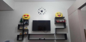 1 Bedroom Cozy Condo Unit with Netflix & Free Wifi in Trees Residences